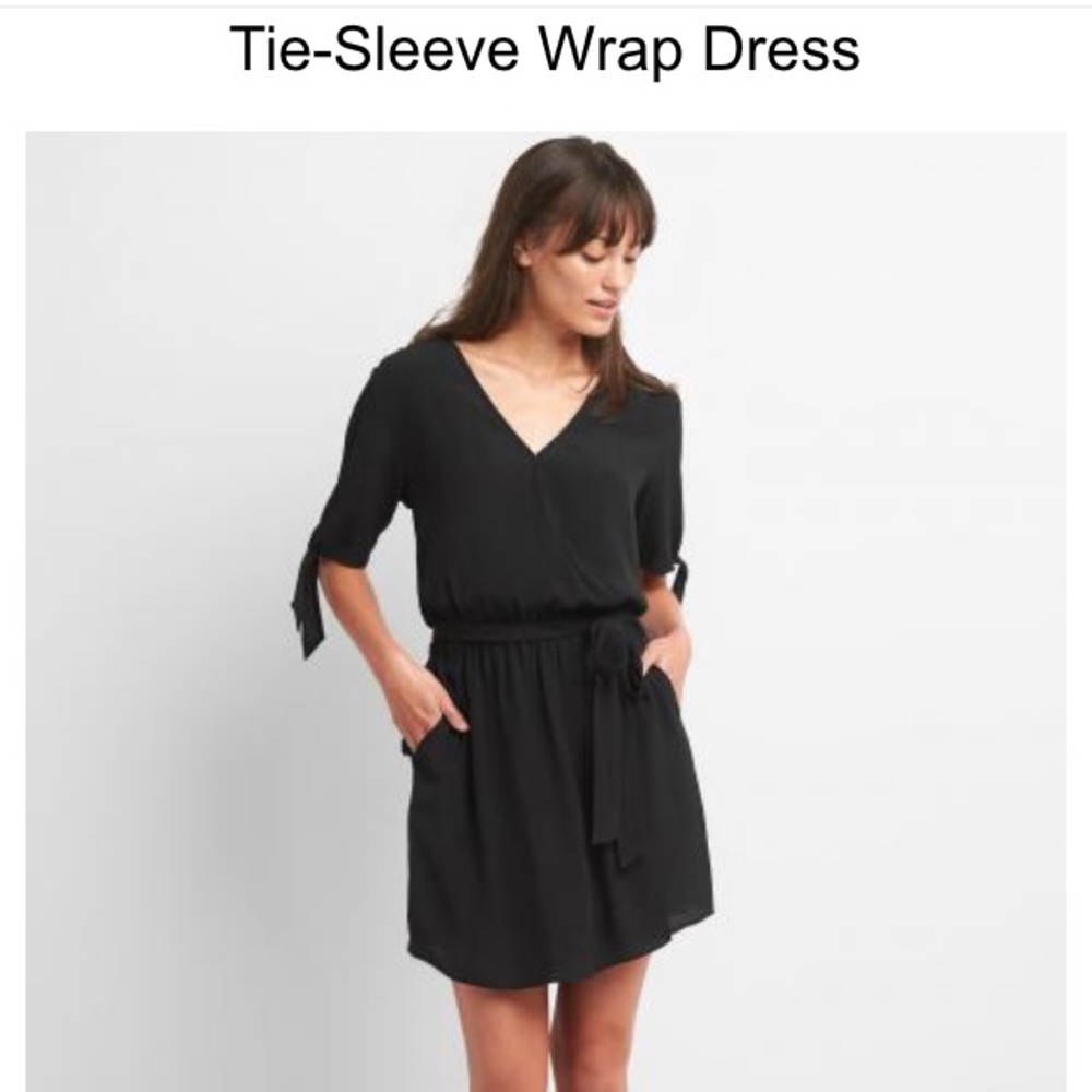 Gap black wrap style dress w/ pockets - Small